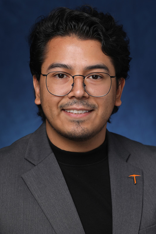 Victor E. Peña Montes